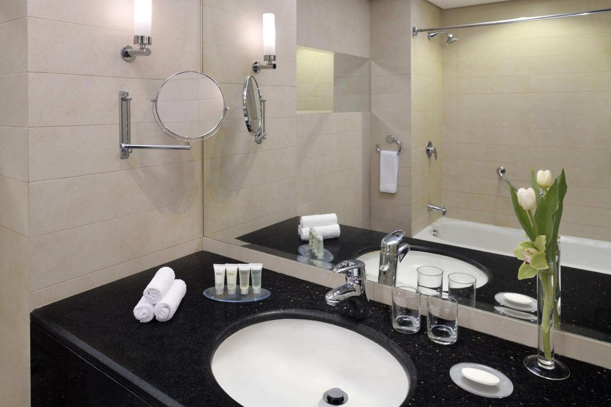 Courtyard By Marriott Riyadh Diplomatic Quarter Kültér fotó